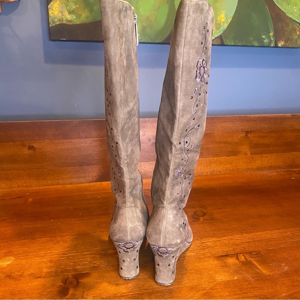 Donald J Pliner gray suede tall boots wedge heel purple butterfly embroidery 8.5 - Picture 11 of 17